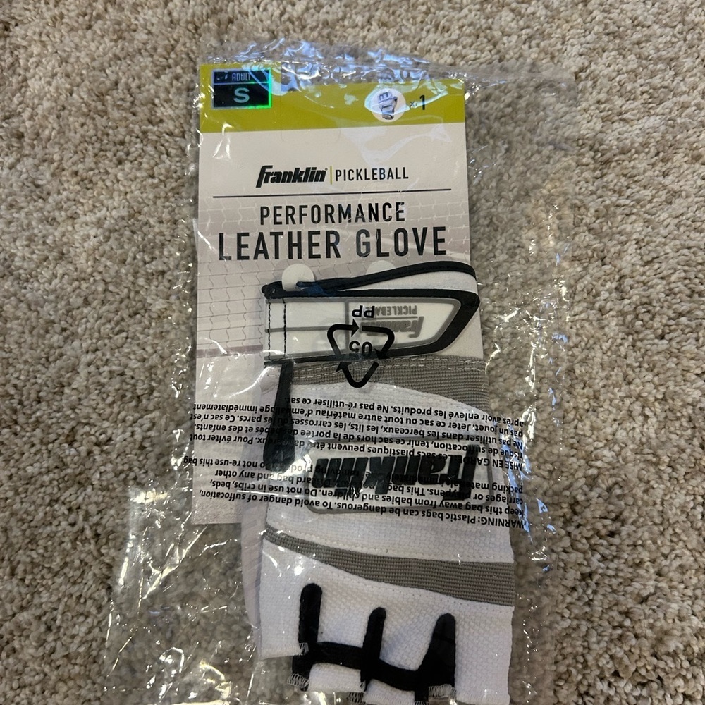 Pickleball glove